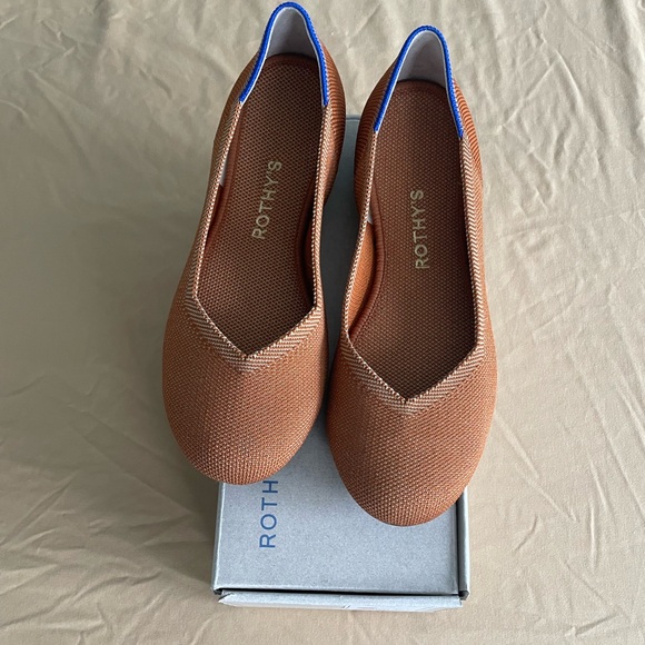 Used once with Box  Sz 7 Fawn Rothy’s Flat - Picture 3 of 7